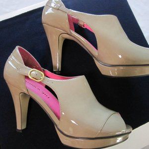 Madden Girl SZ 6.5 Peep Toe Platform Heels Shoes